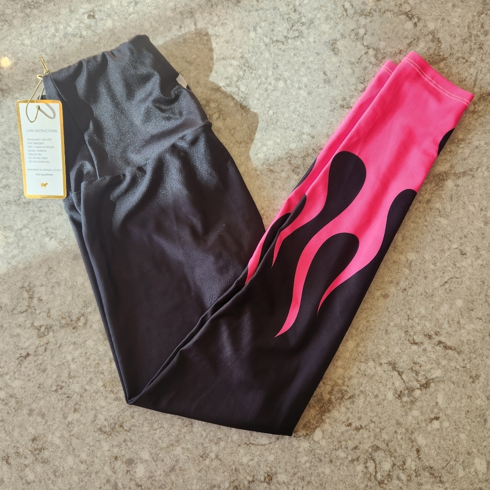 GOLDSHEEP LEGGINGS / NEON PINK FLAMES LEGGINGS